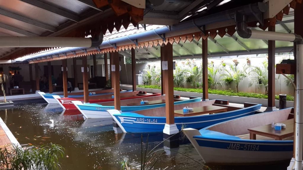 Cibiuk Resto Rawalumbu